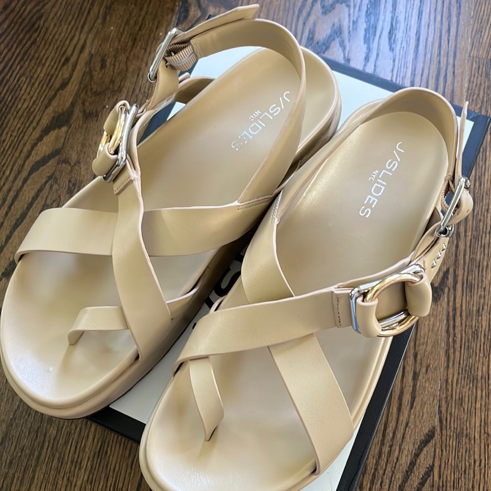 New with tags. Women's  JSlides size 10 sand leather Solara. Great color